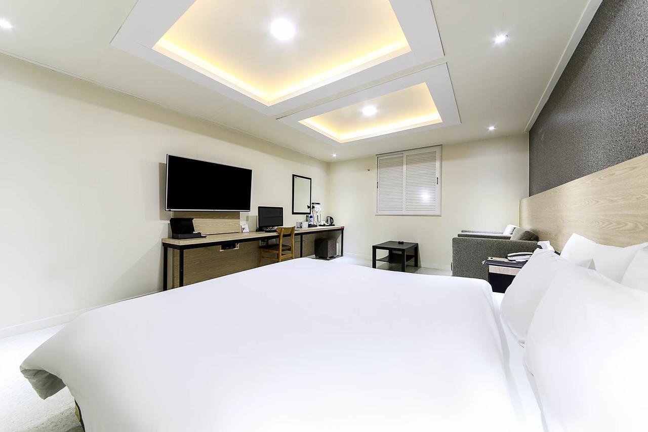 White Hotel Suwon Buitenkant foto