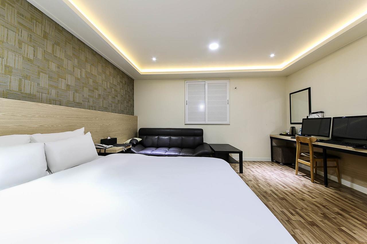 White Hotel Suwon Buitenkant foto