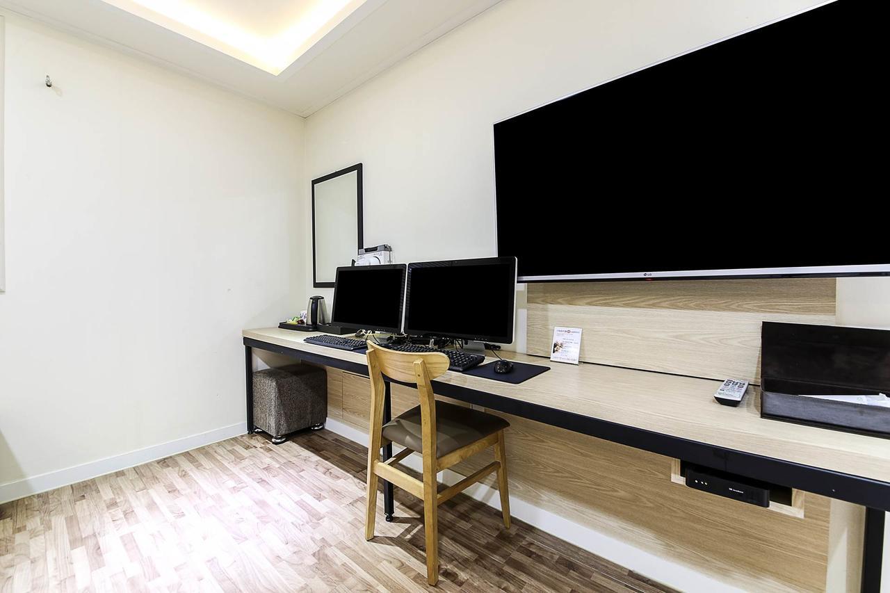 White Hotel Suwon Buitenkant foto