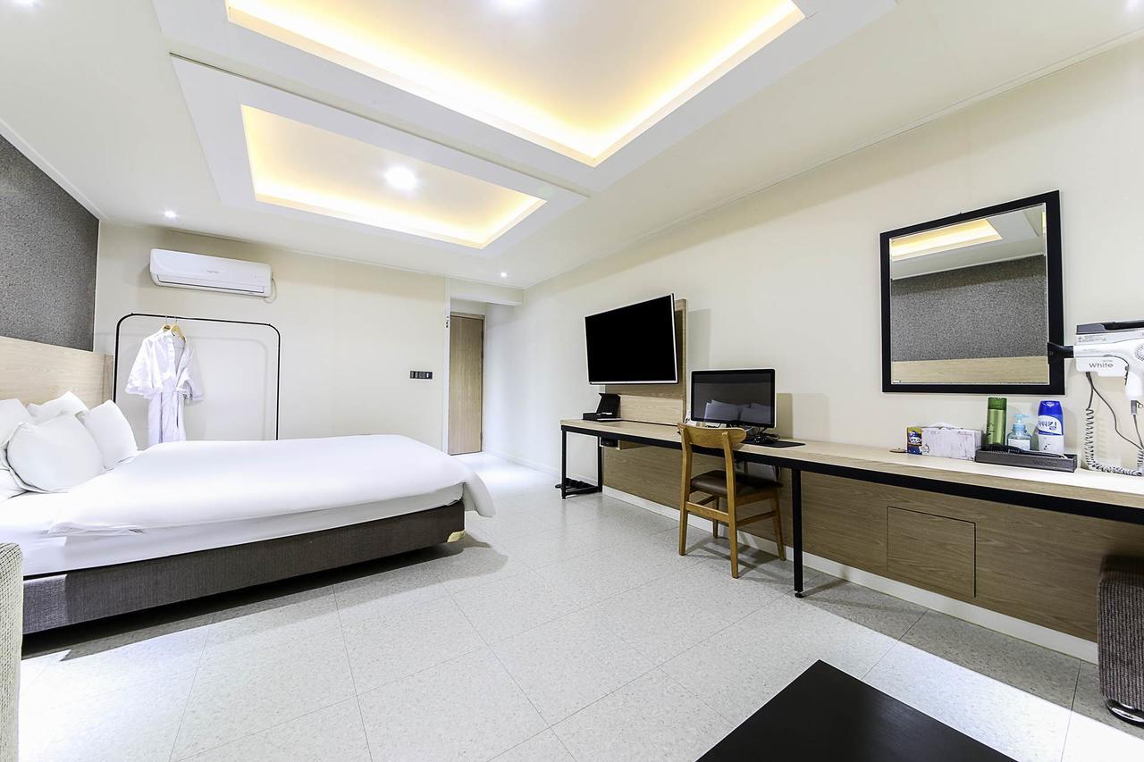 White Hotel Suwon Buitenkant foto