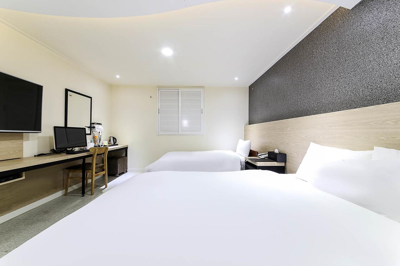 White Hotel Suwon Buitenkant foto