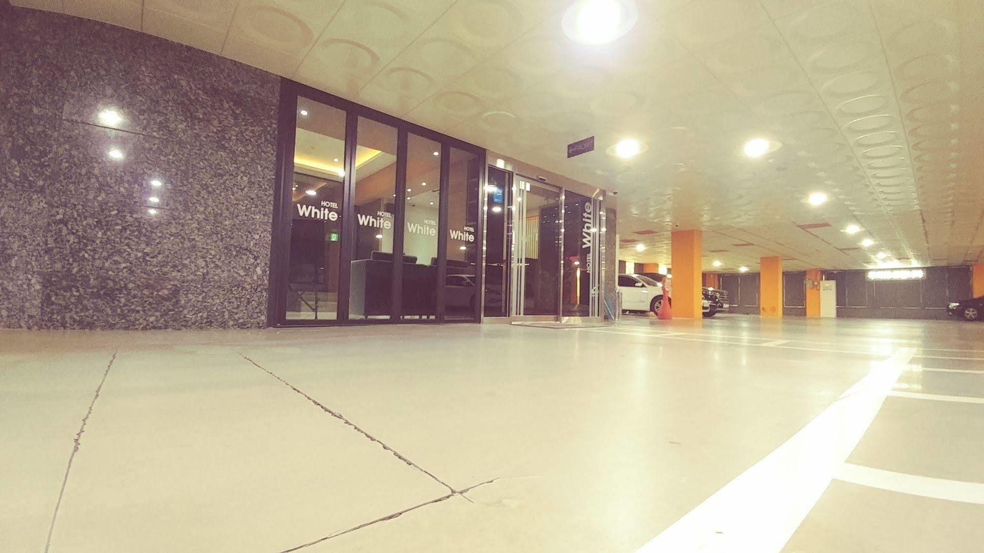 White Hotel Suwon Buitenkant foto