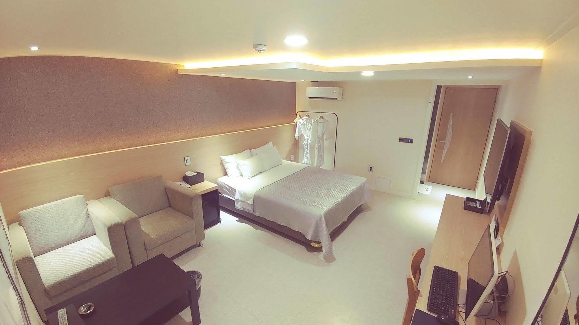 White Hotel Suwon Buitenkant foto