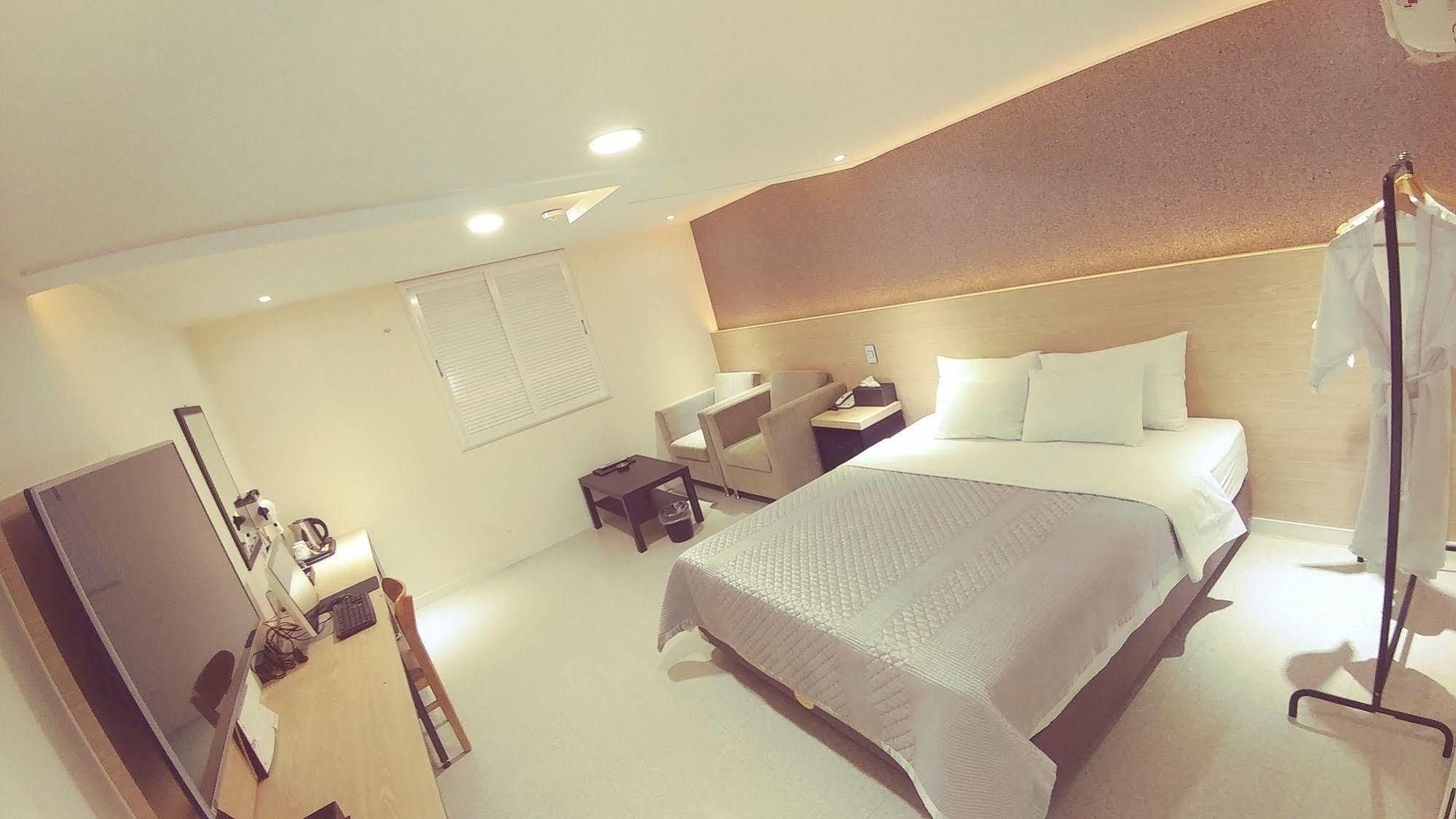White Hotel Suwon Buitenkant foto