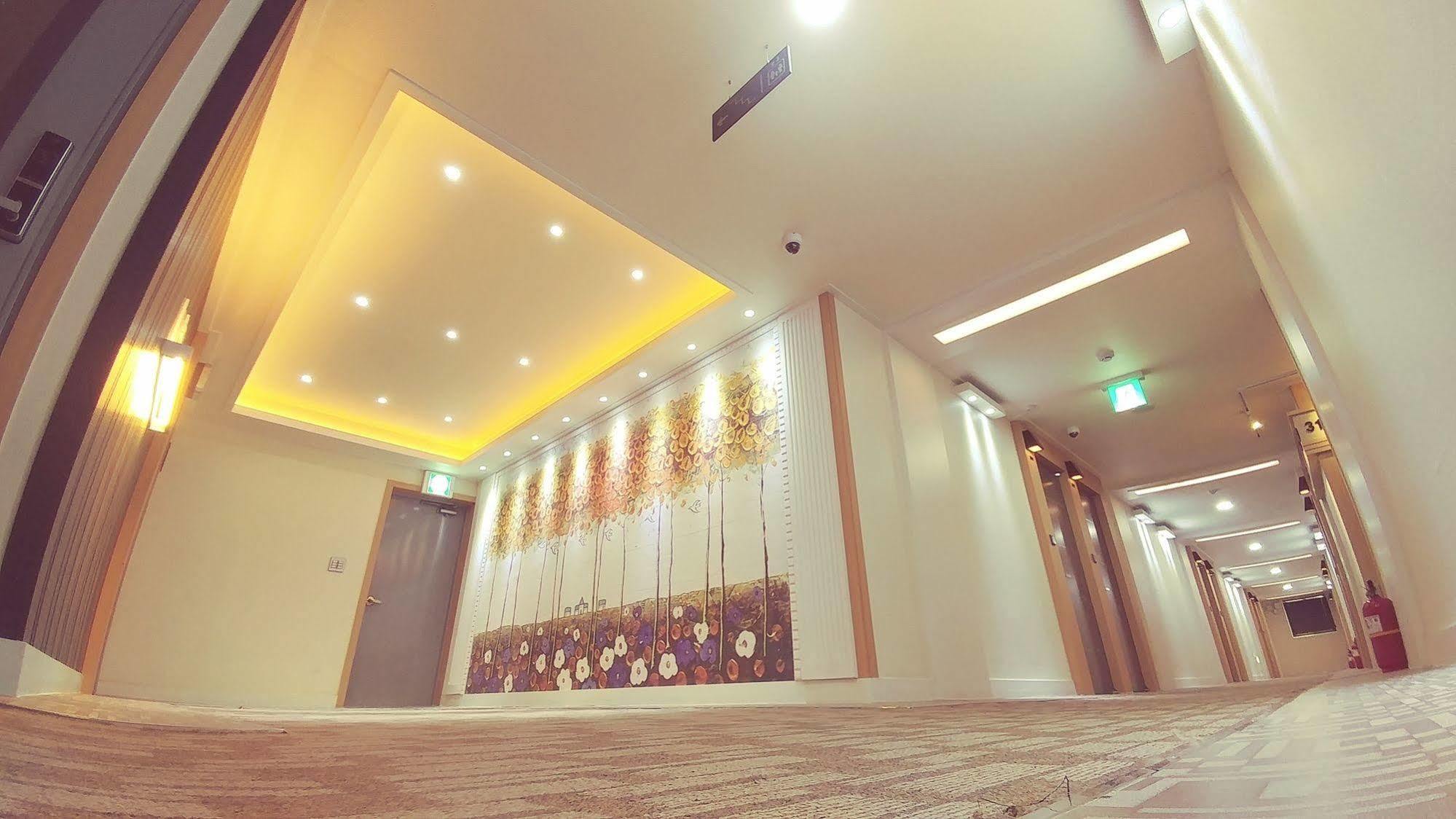 White Hotel Suwon Buitenkant foto