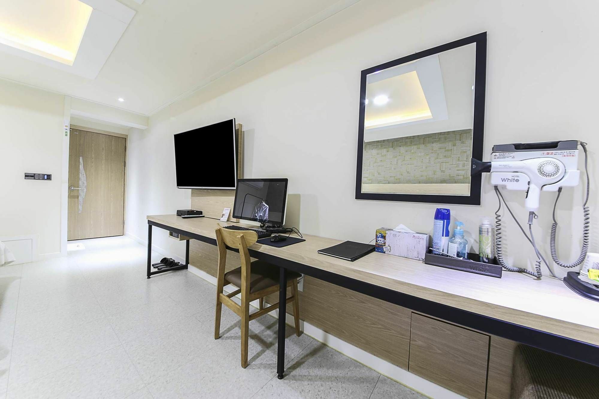 White Hotel Suwon Buitenkant foto