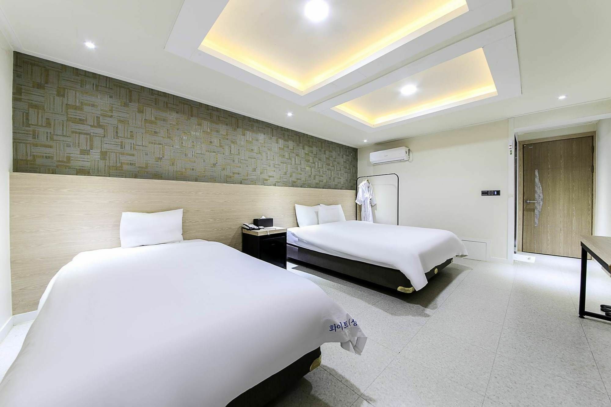 White Hotel Suwon Buitenkant foto