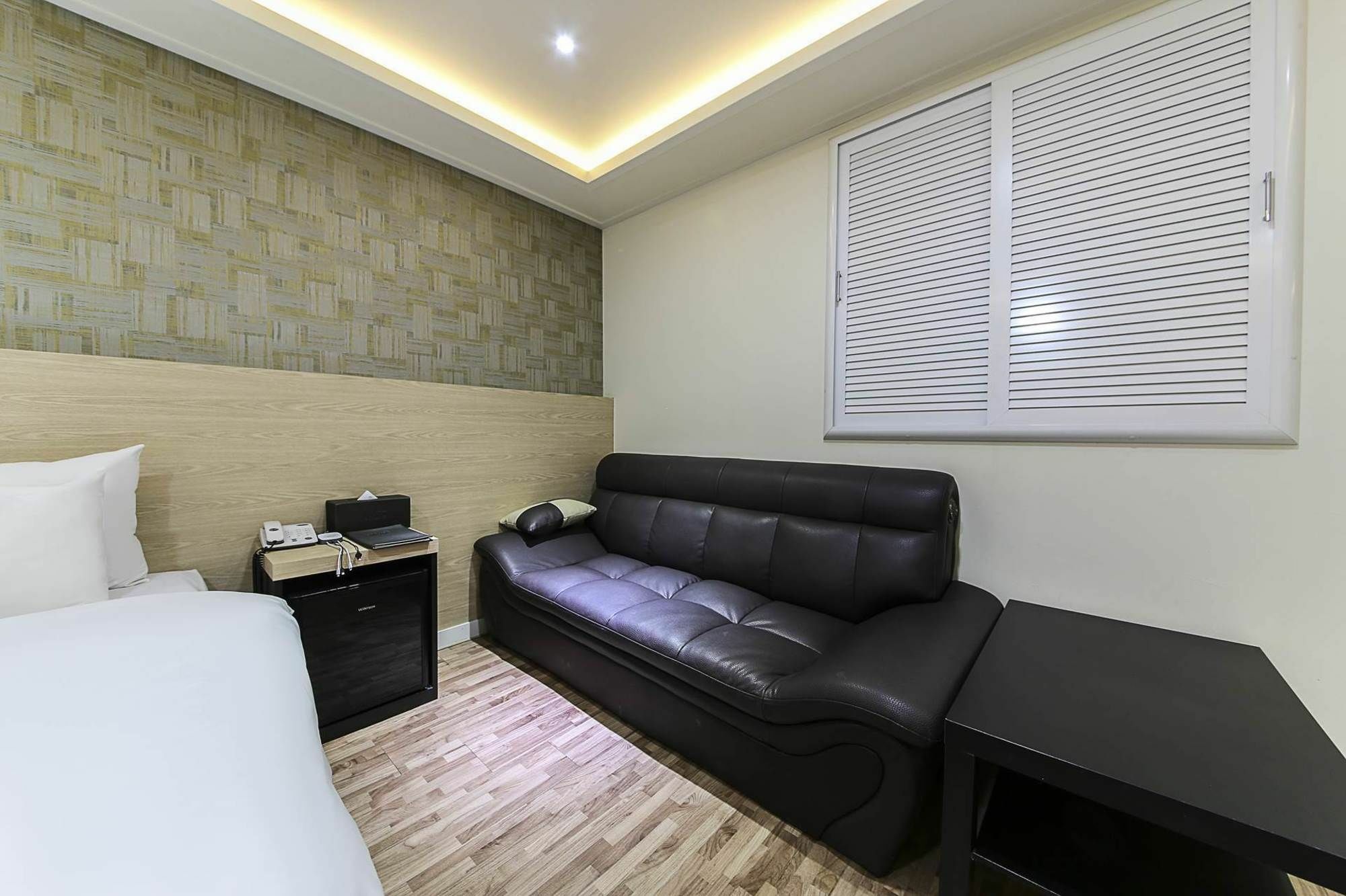 White Hotel Suwon Buitenkant foto